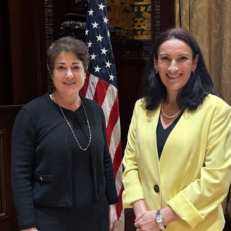 Dr. Wendy Edelberg and NYABE President Yelena Shulyatyeva, CFA