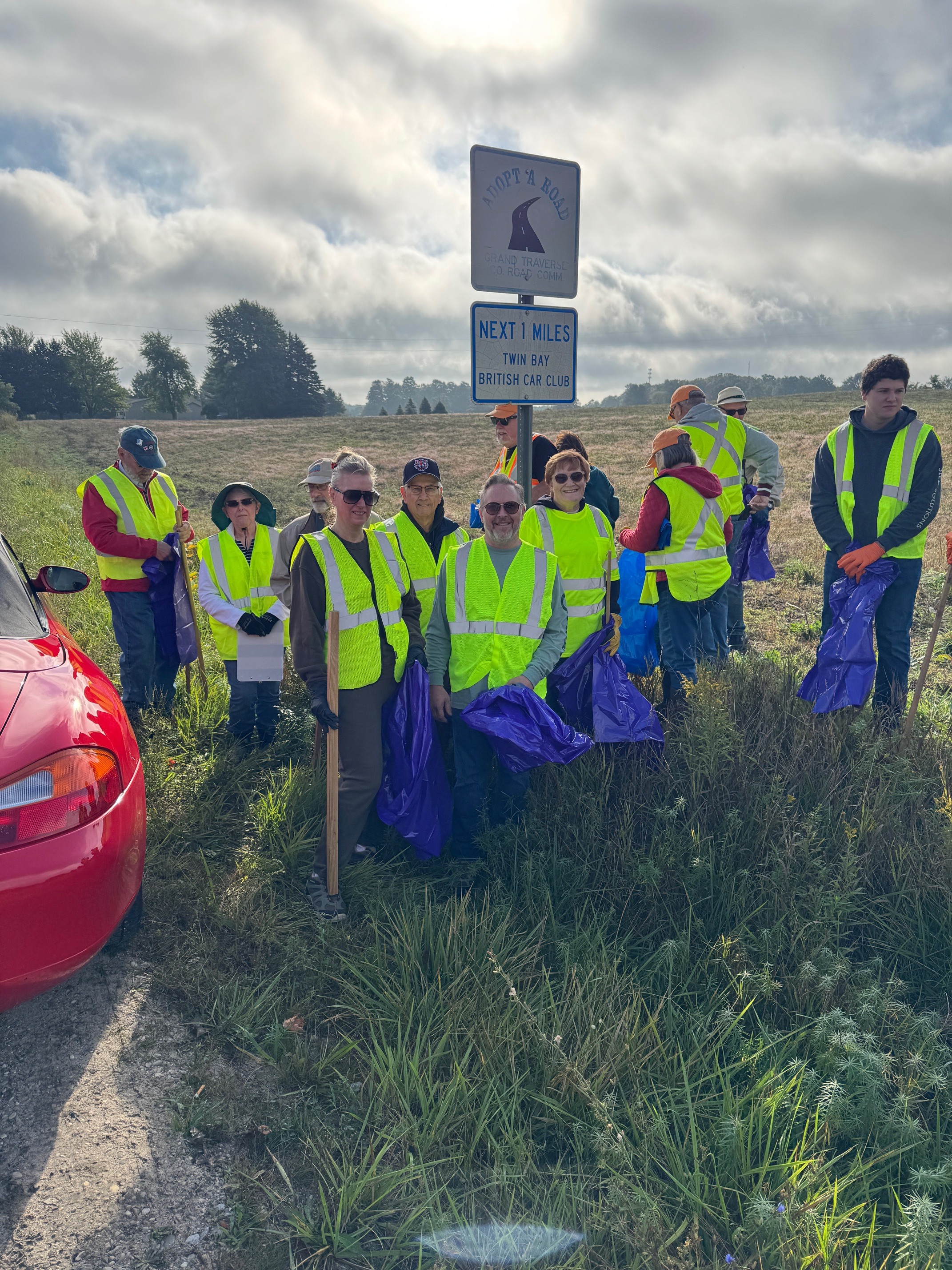 2025_FF_Fall_Clean_Up_Group.jpeg
