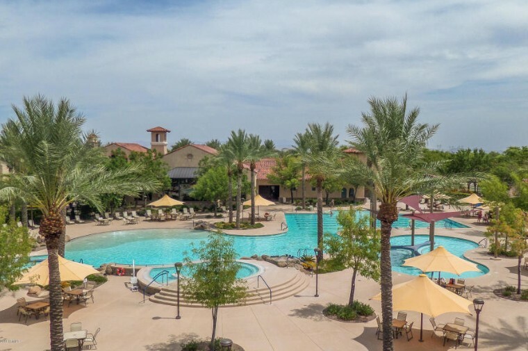 Saguaro_Center.jpg