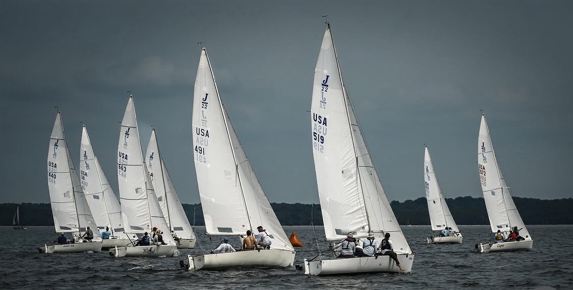 J22s Sailing Hero