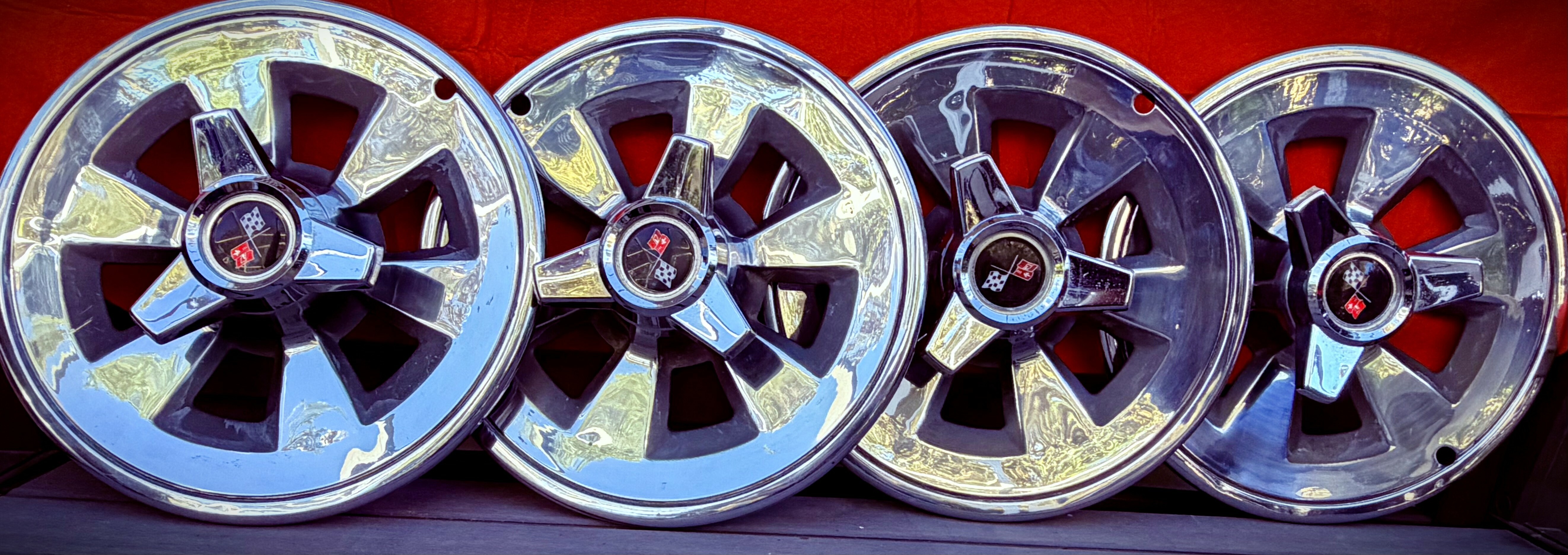 1965 HUB CAPS