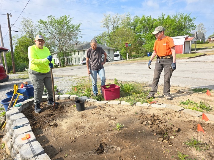 crpollinators_volunteers1_tmpg.jpg