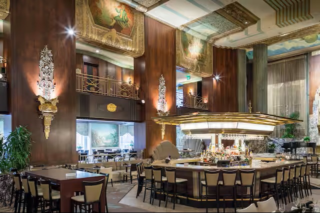 Hilton Cincinnati Netherland Plaza - bar