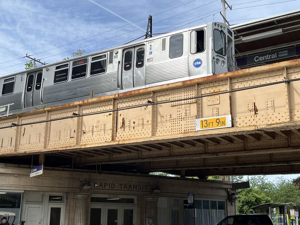 El train at Central St.
