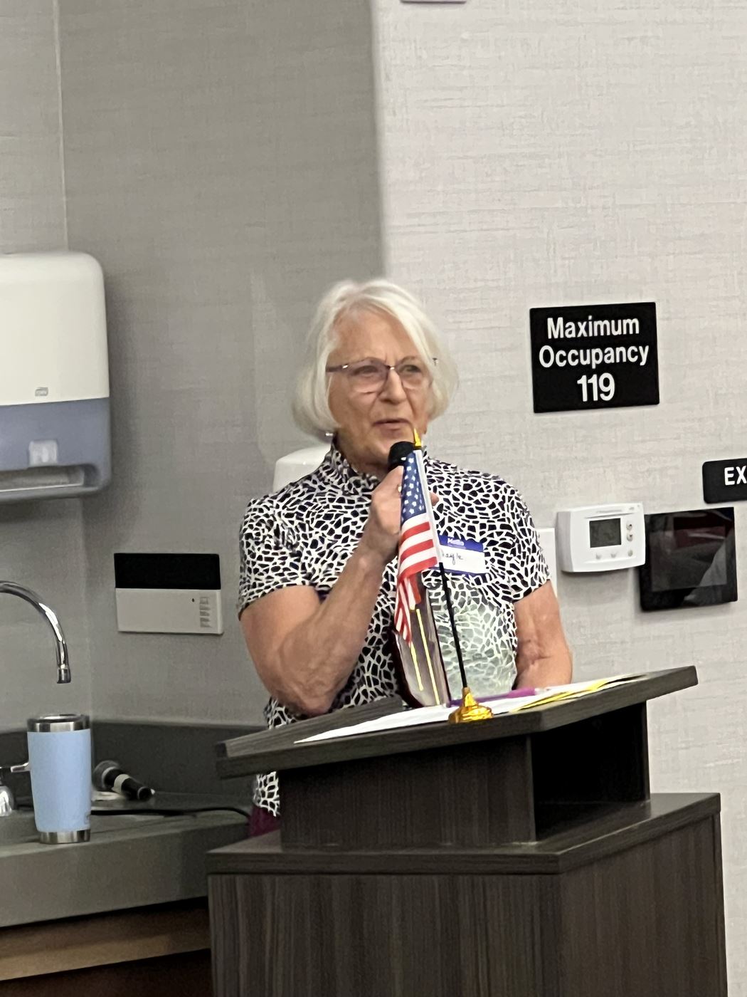 Gayle Isley accepting Hall of Fame Award