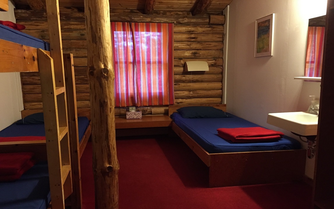 8-girls_20room1.jpg