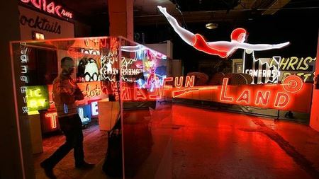 Museum of Neon Art