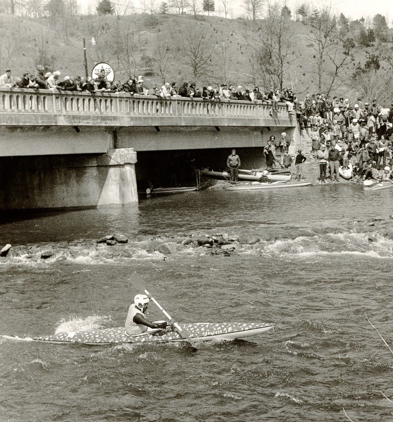 Petersburg Races - Spectators on the bridge