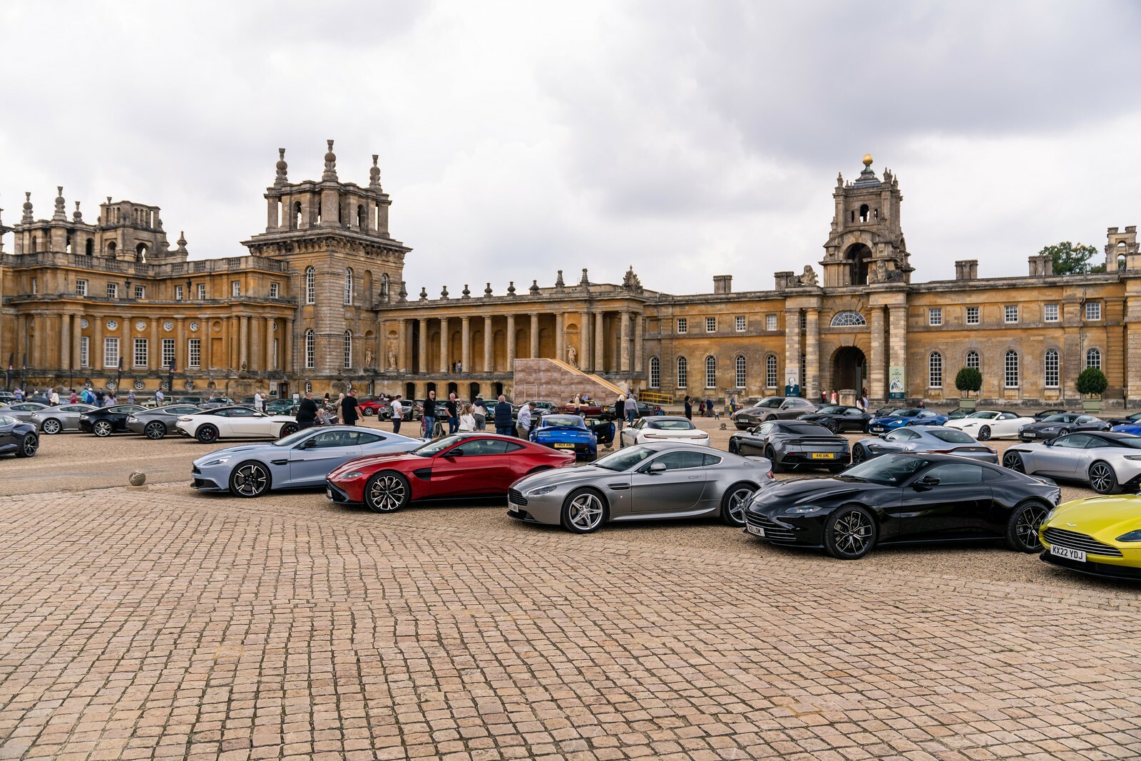 Salon Prive front