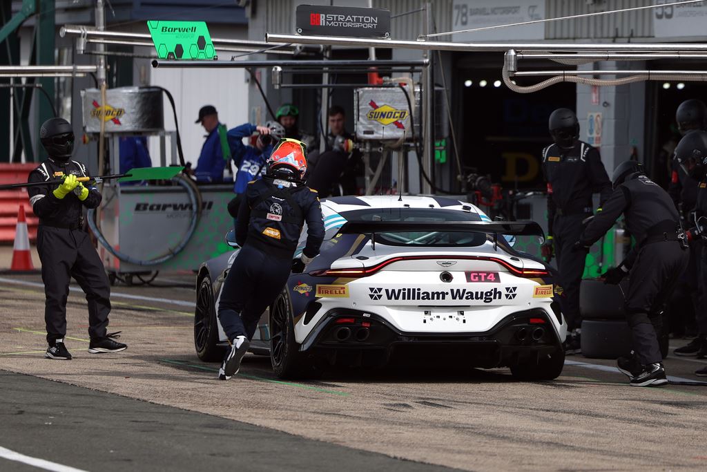 Pit stop – Silverstone 500