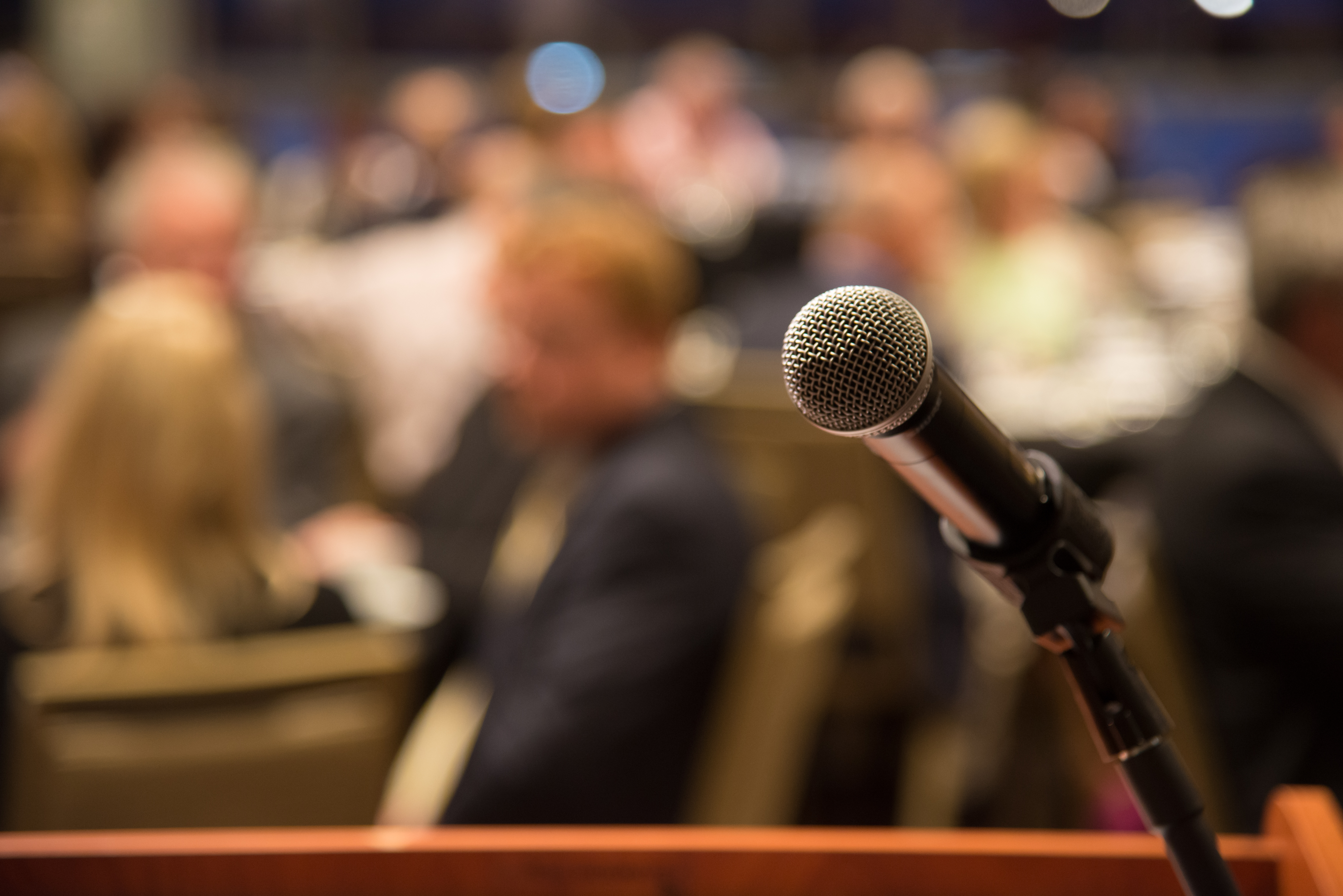 mic in room with people