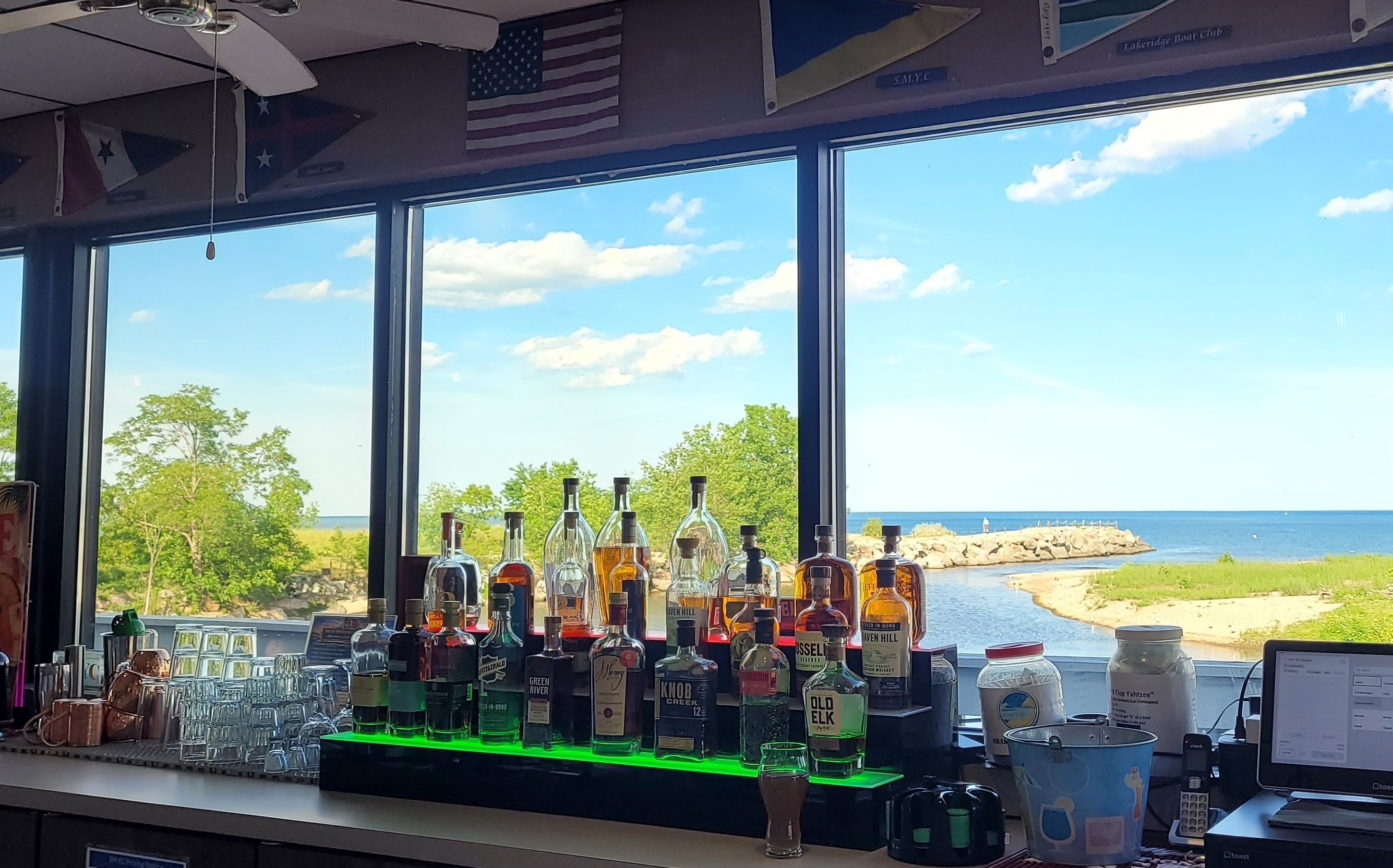 Bar Large