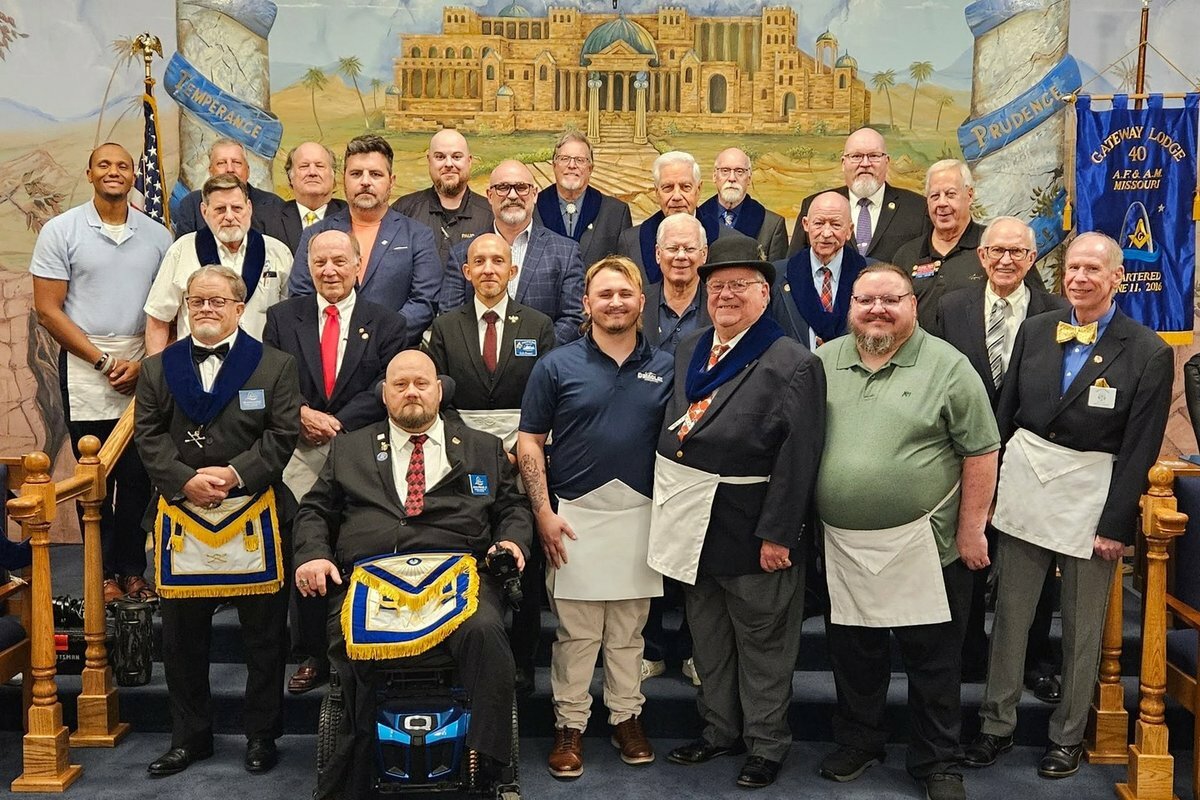 Members of Gateway Lodge No. 40 in the lodge room