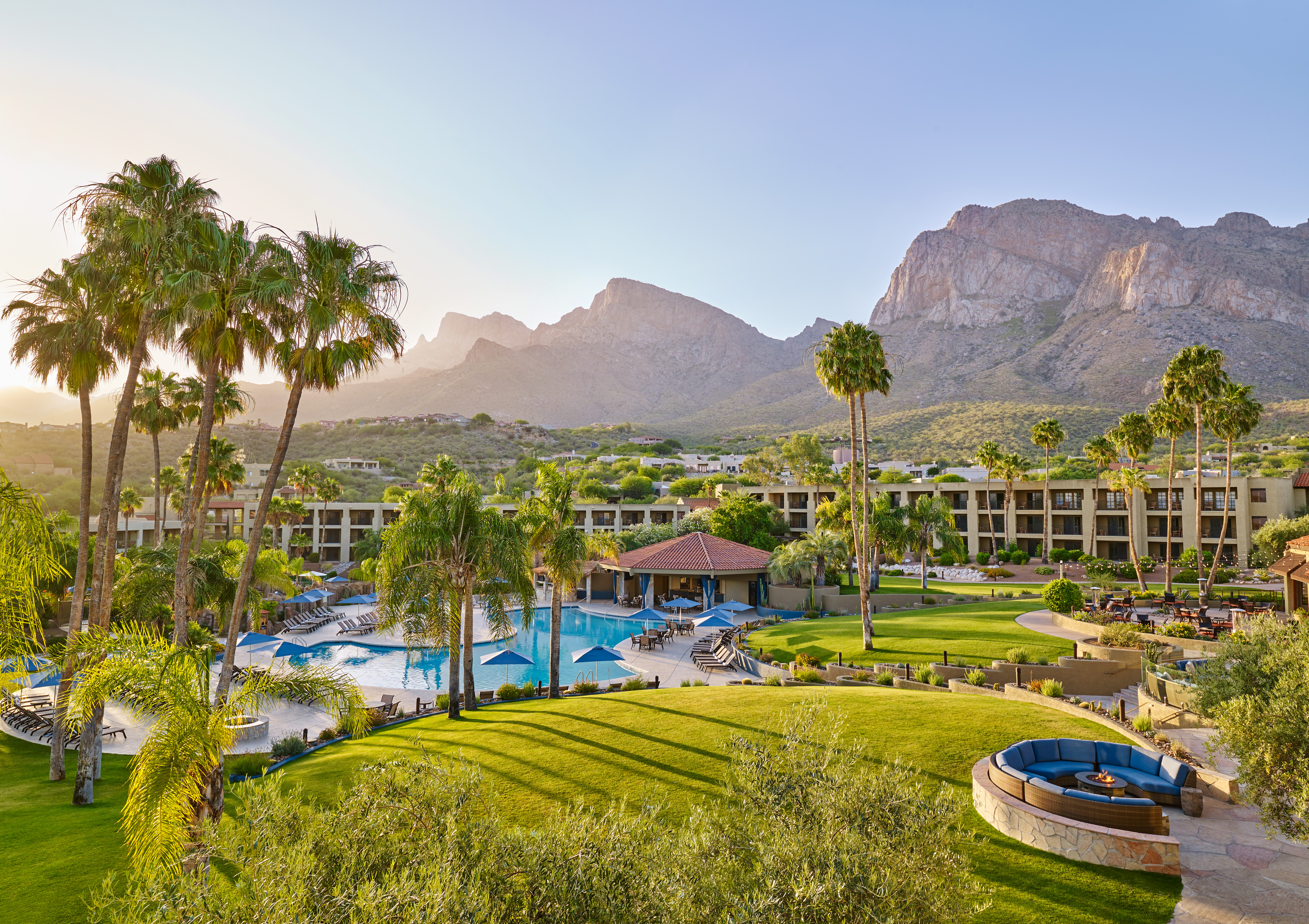 El_Conquistador_Tucson-Pool_Sunrise.jpg