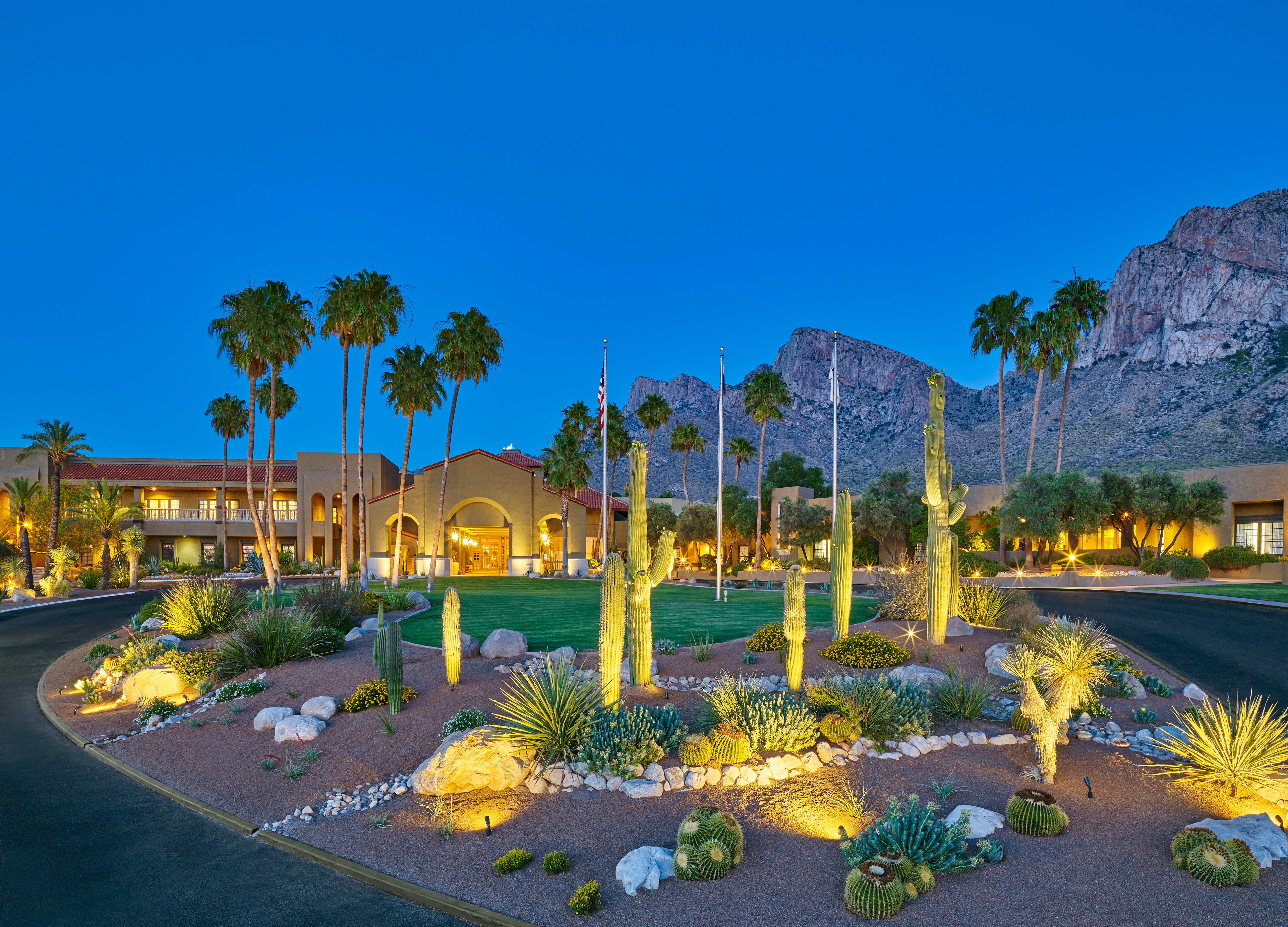 HiltonTucsonElConquistadorportecochere.jpg