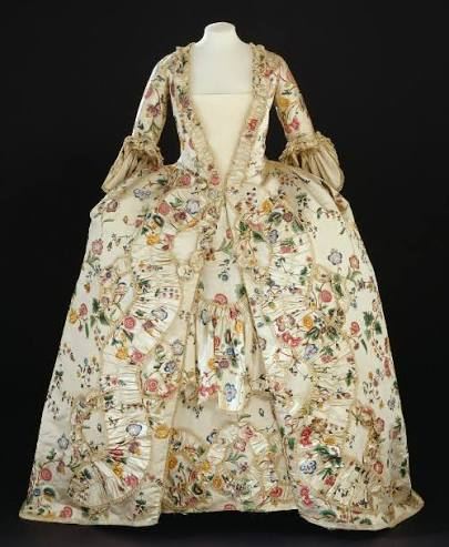 METCostume101526F