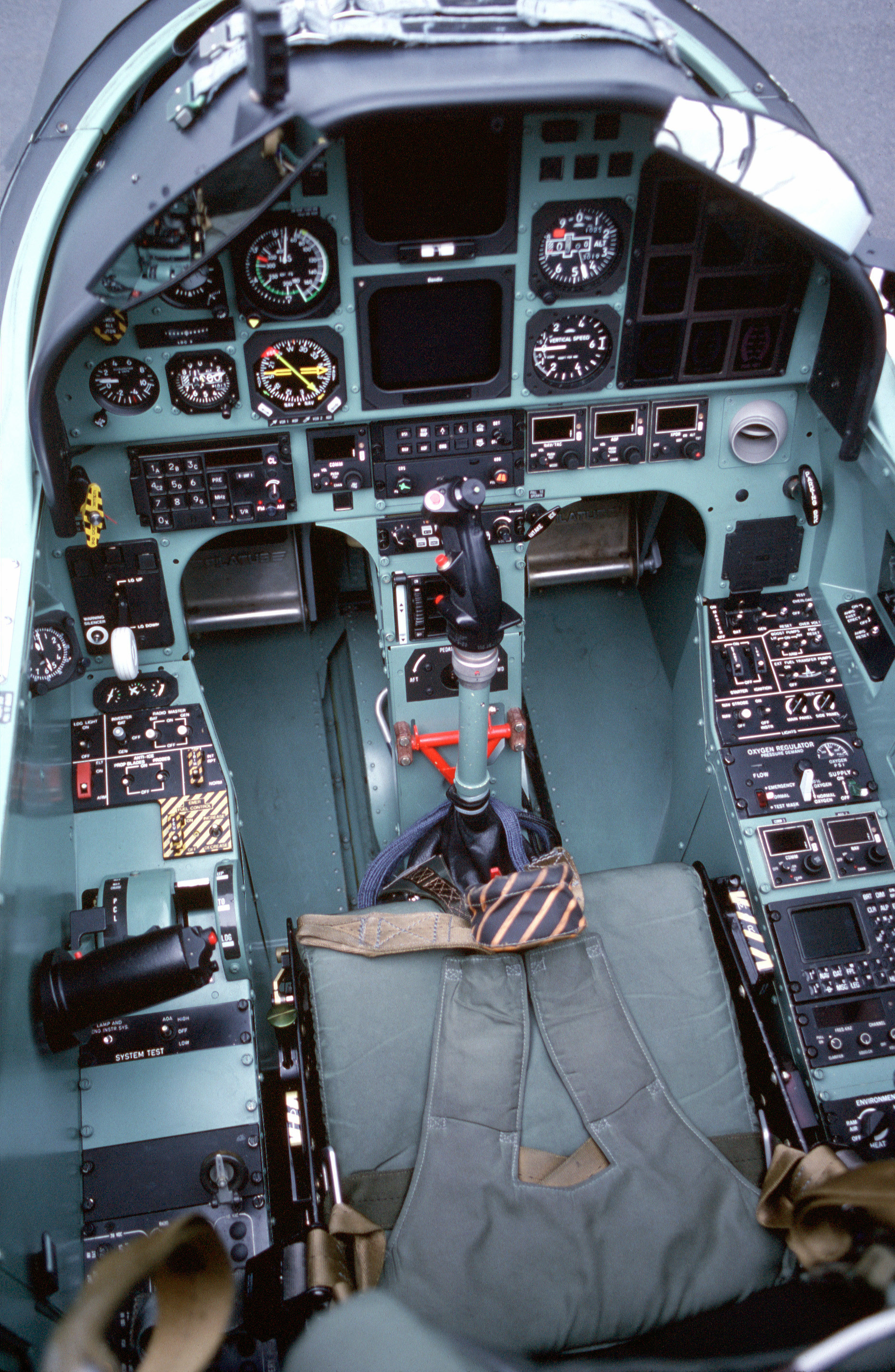 Aircraft_Pilatus_PC-9_Cockpit.jpg