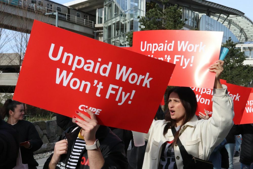 2025.08.22_Canadian-flight-attendants-strike.jpg