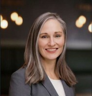 Laura_Arenschield_photo.jpg