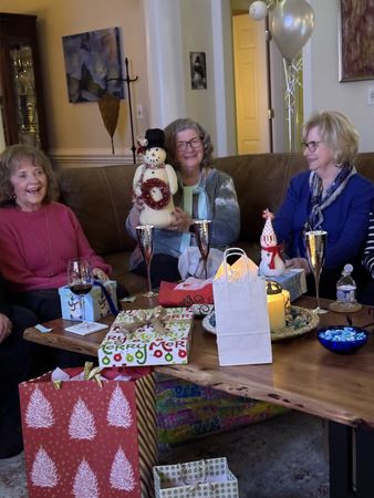 DEE AND HER SNOWMAN but not for long