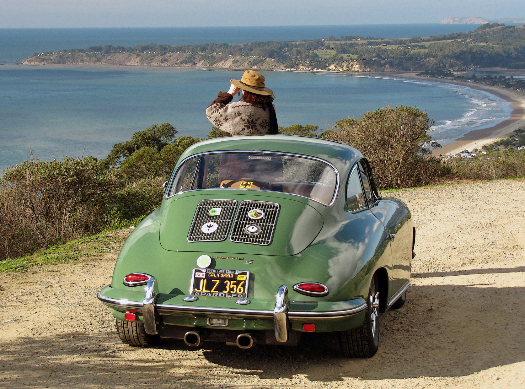 Patricia_viewing_the_Farallons_from_mt._Tam_above_Stinson_Beach_CA.jpg