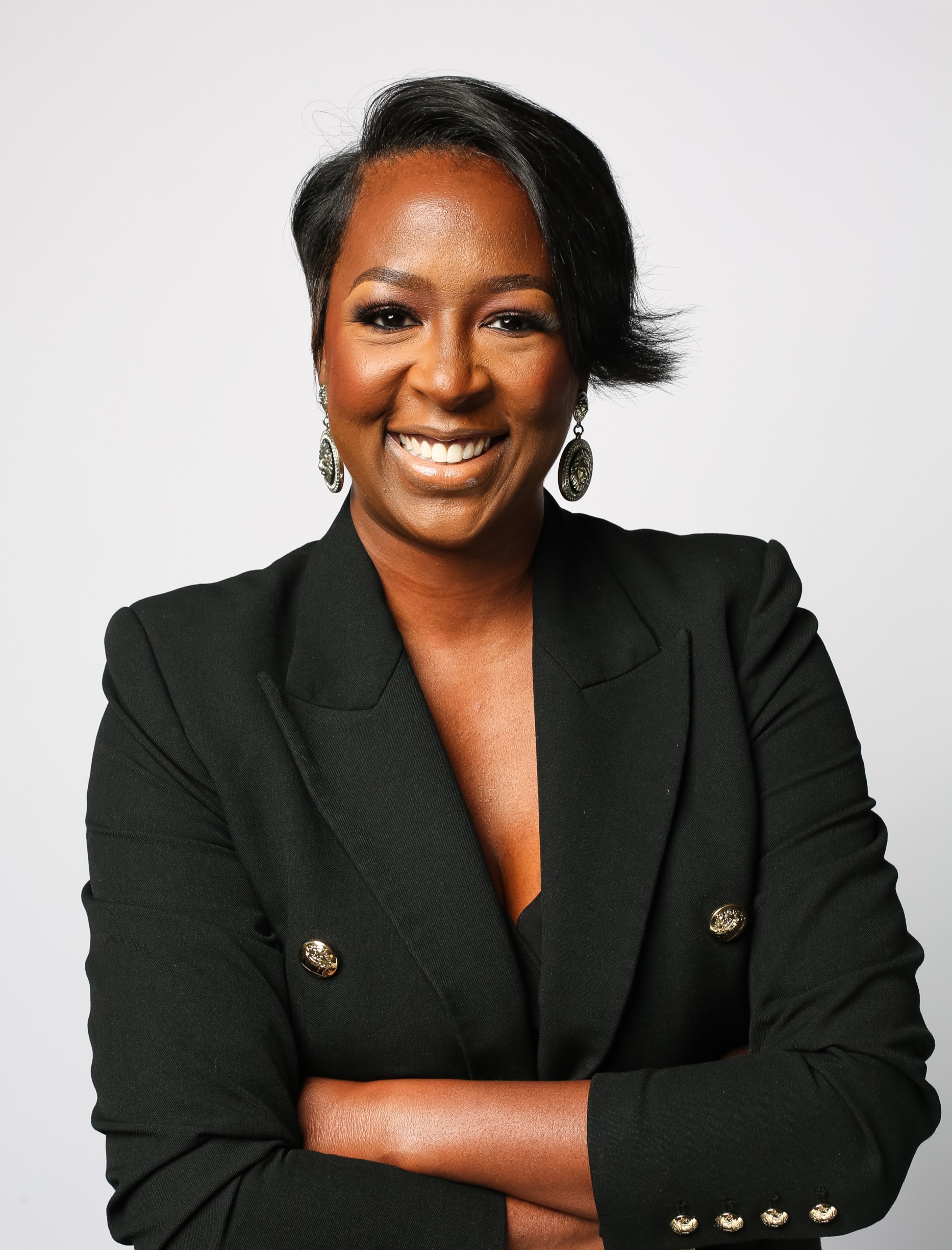 cropped_Lynette_RobinsonHeadshot.jpg