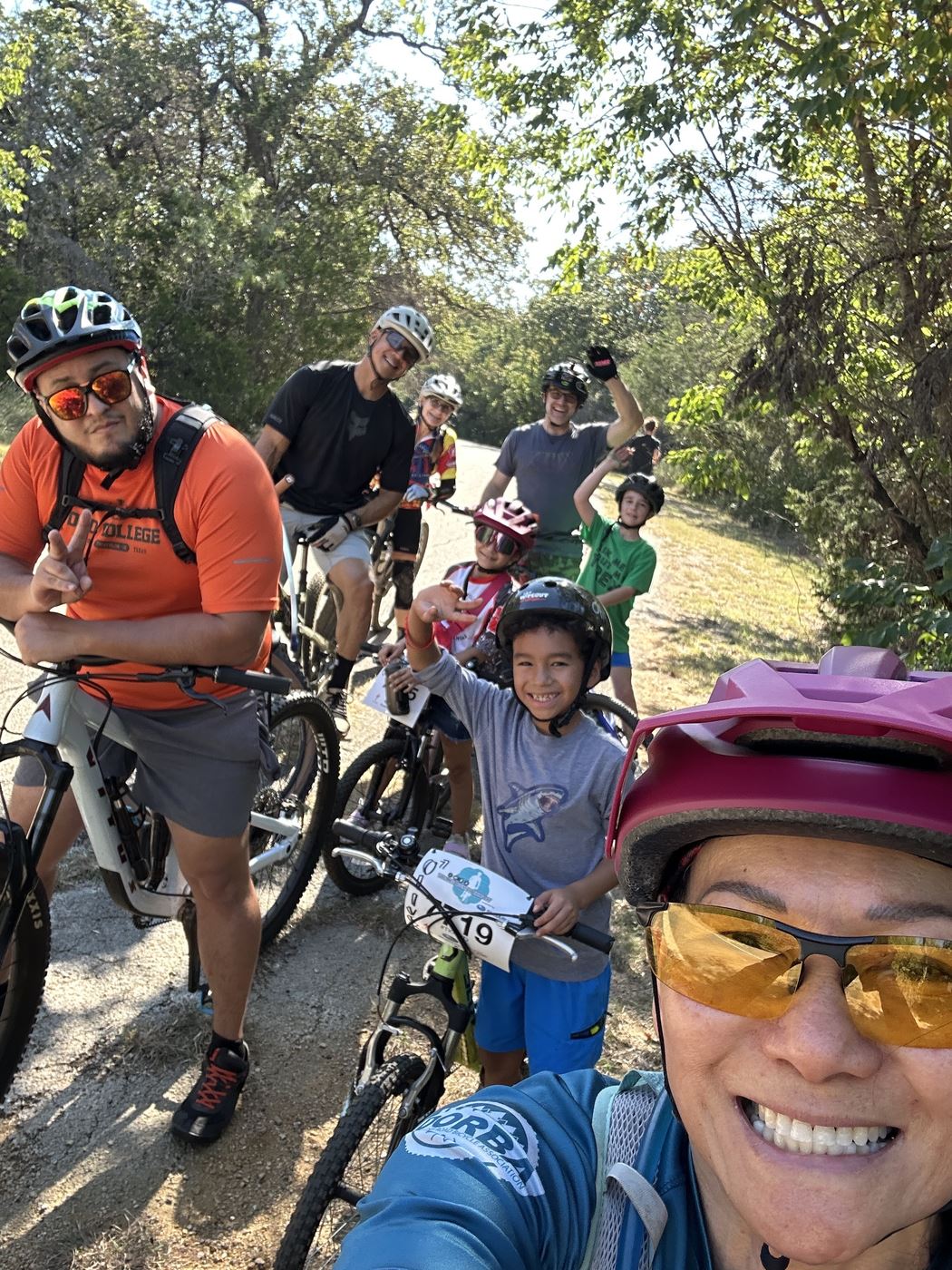 Group selfie of families and DORBA riders on the Horseshoe trail
