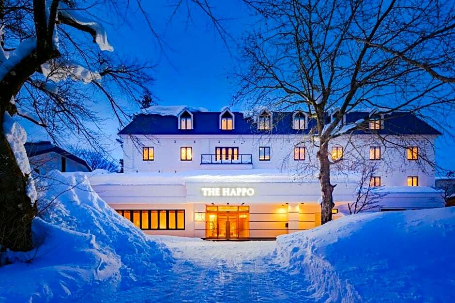 Happo_Hotel_exterior_night.jpg