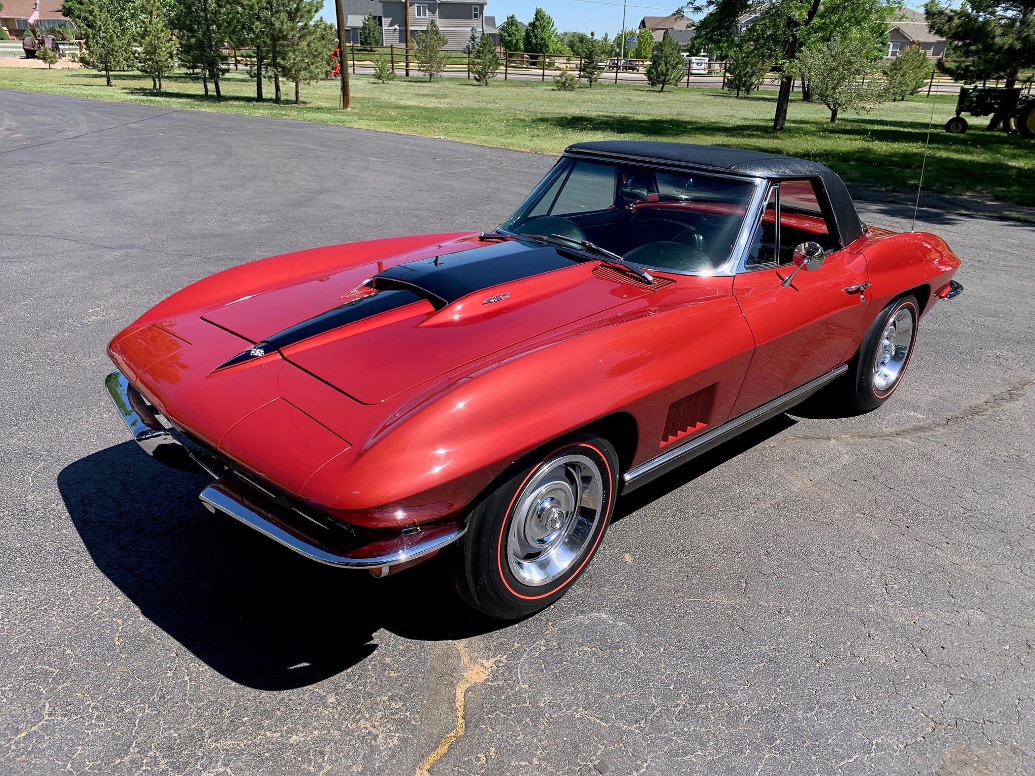 Smith_Dennis_and_Sharon_1967_corvette