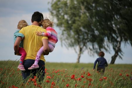 Upsplash - Dad carrying kids