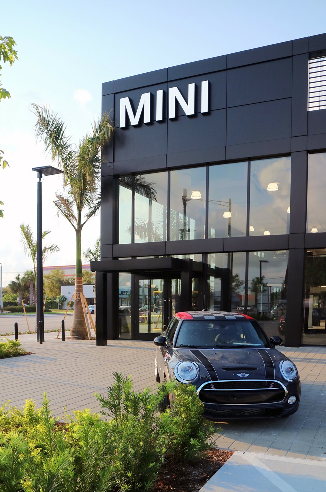 MINI_DEALERSHIPV01.jpg