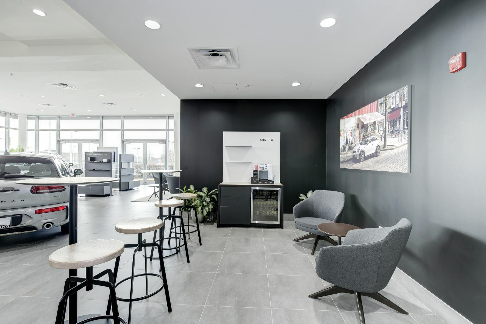 MINI_DEALERSHIP_02V01.jpg