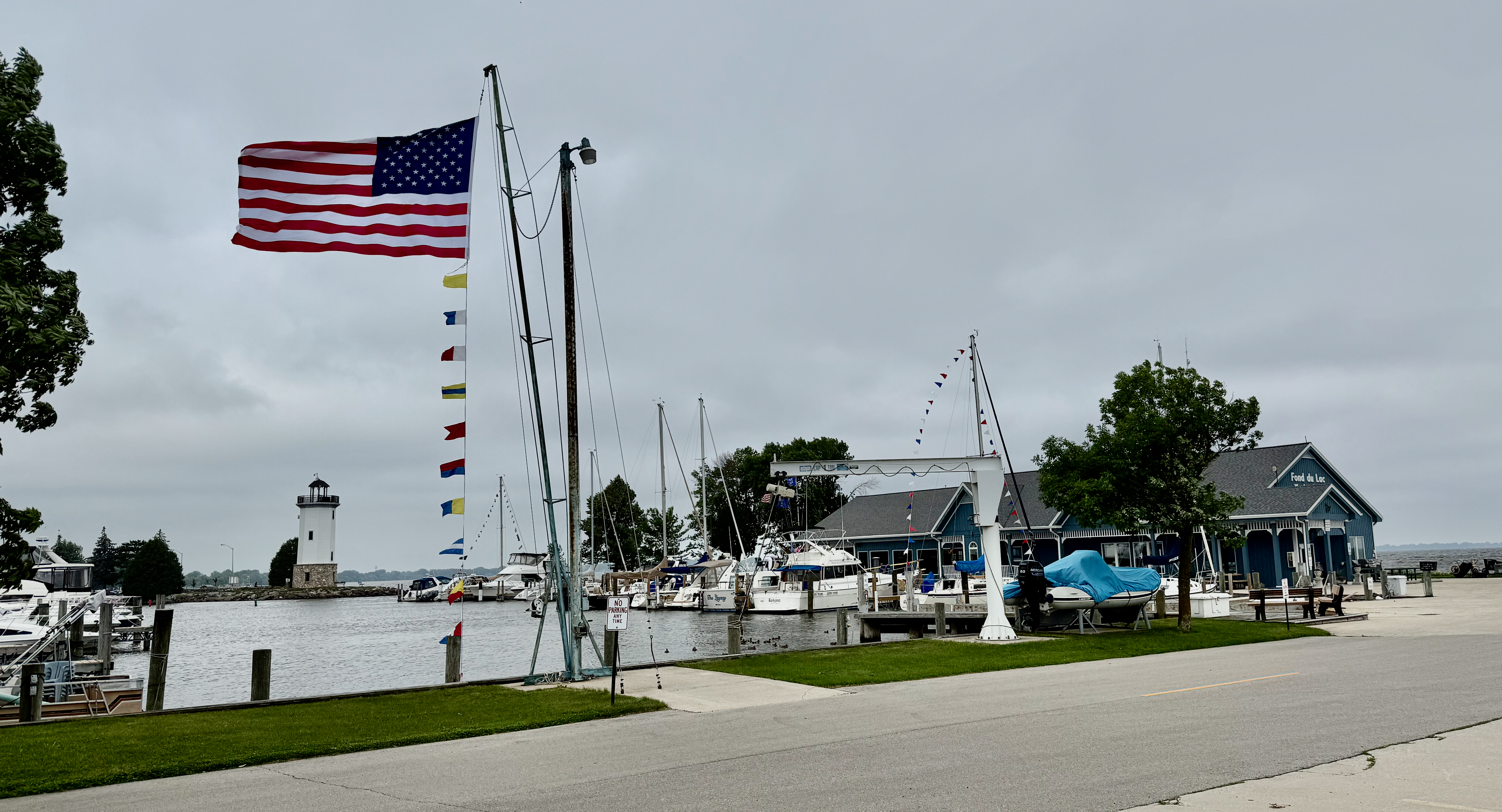 Flag-Yacht_Club_-_1.png