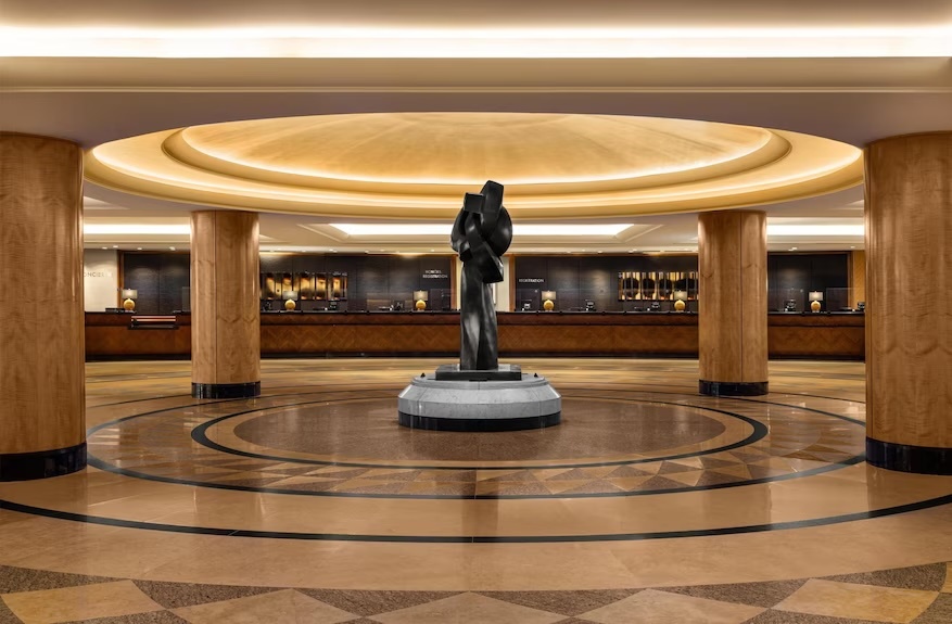 hiltonfar01.jpg