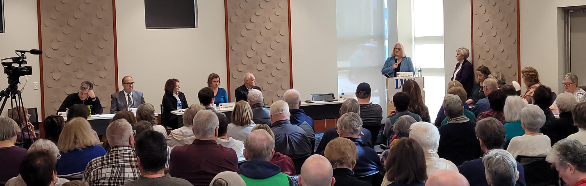 Image of candidates participating in a League of Women Voters candidate's forum in Geneva, IL