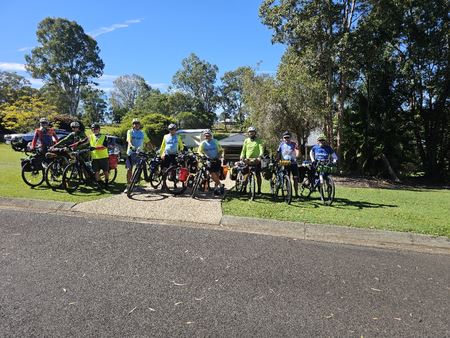 Group commencing Gympie North Pub Crawl