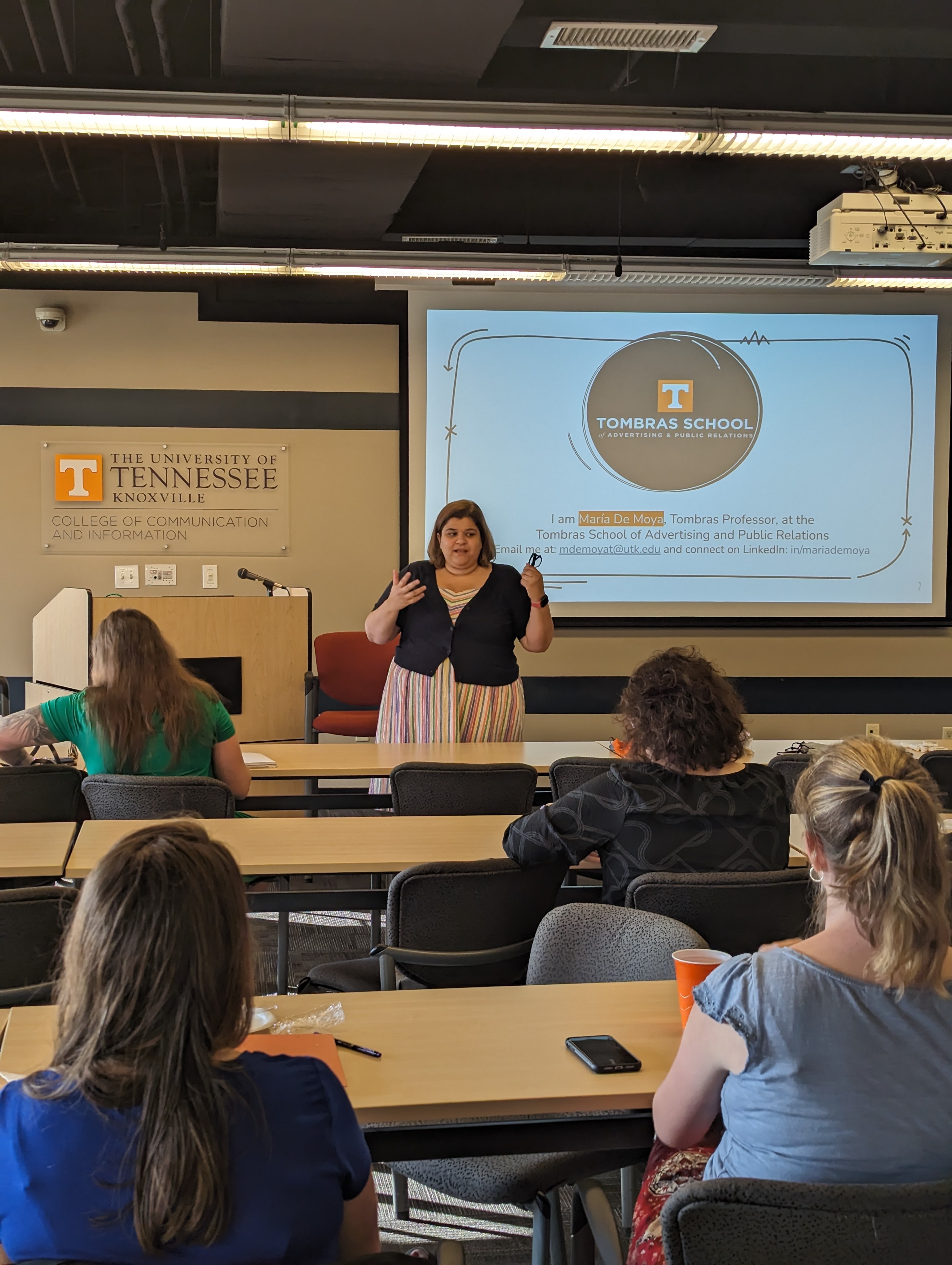 Maria De Moya instructing the class