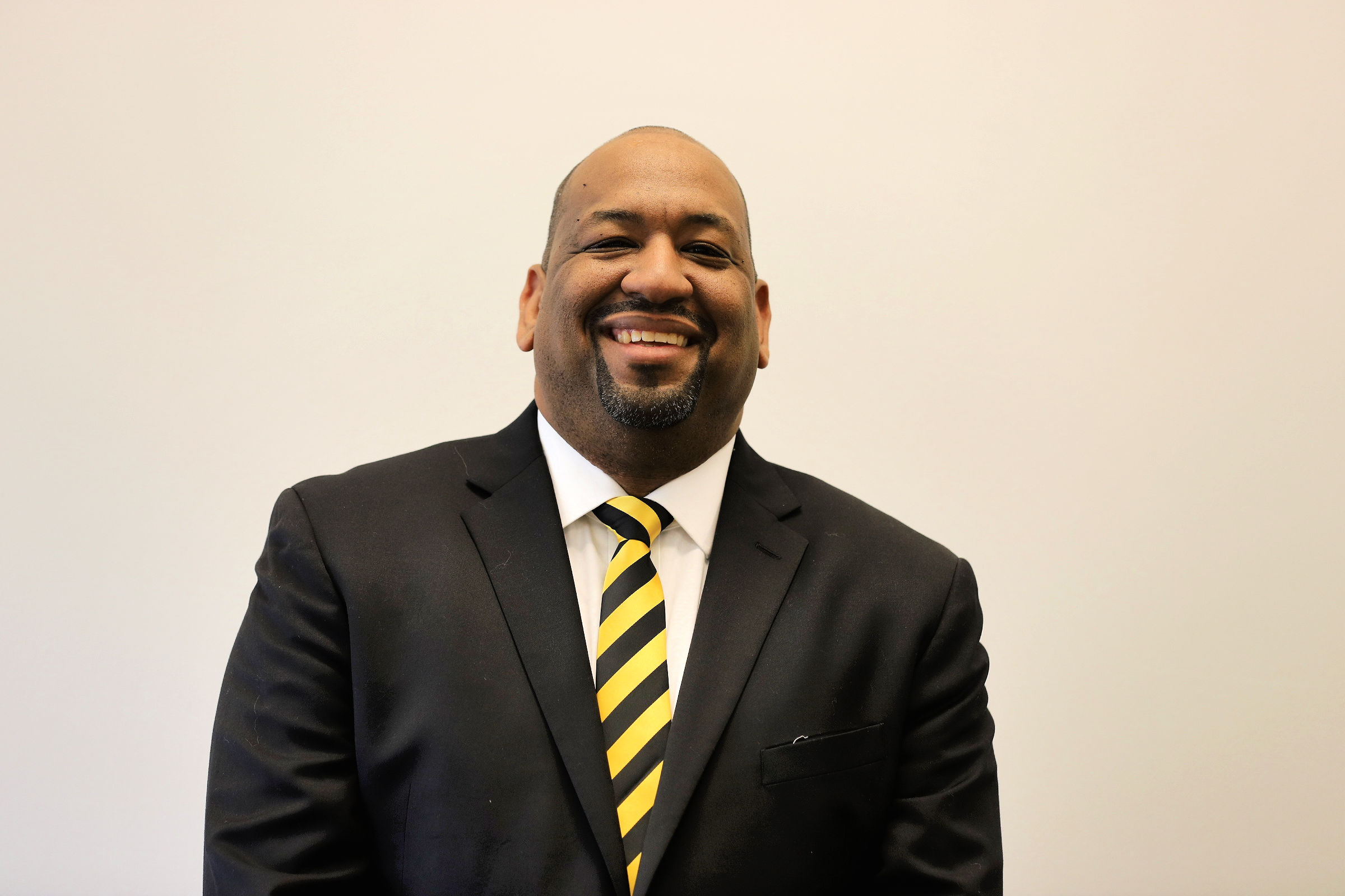 Aaron Mixon Headshot