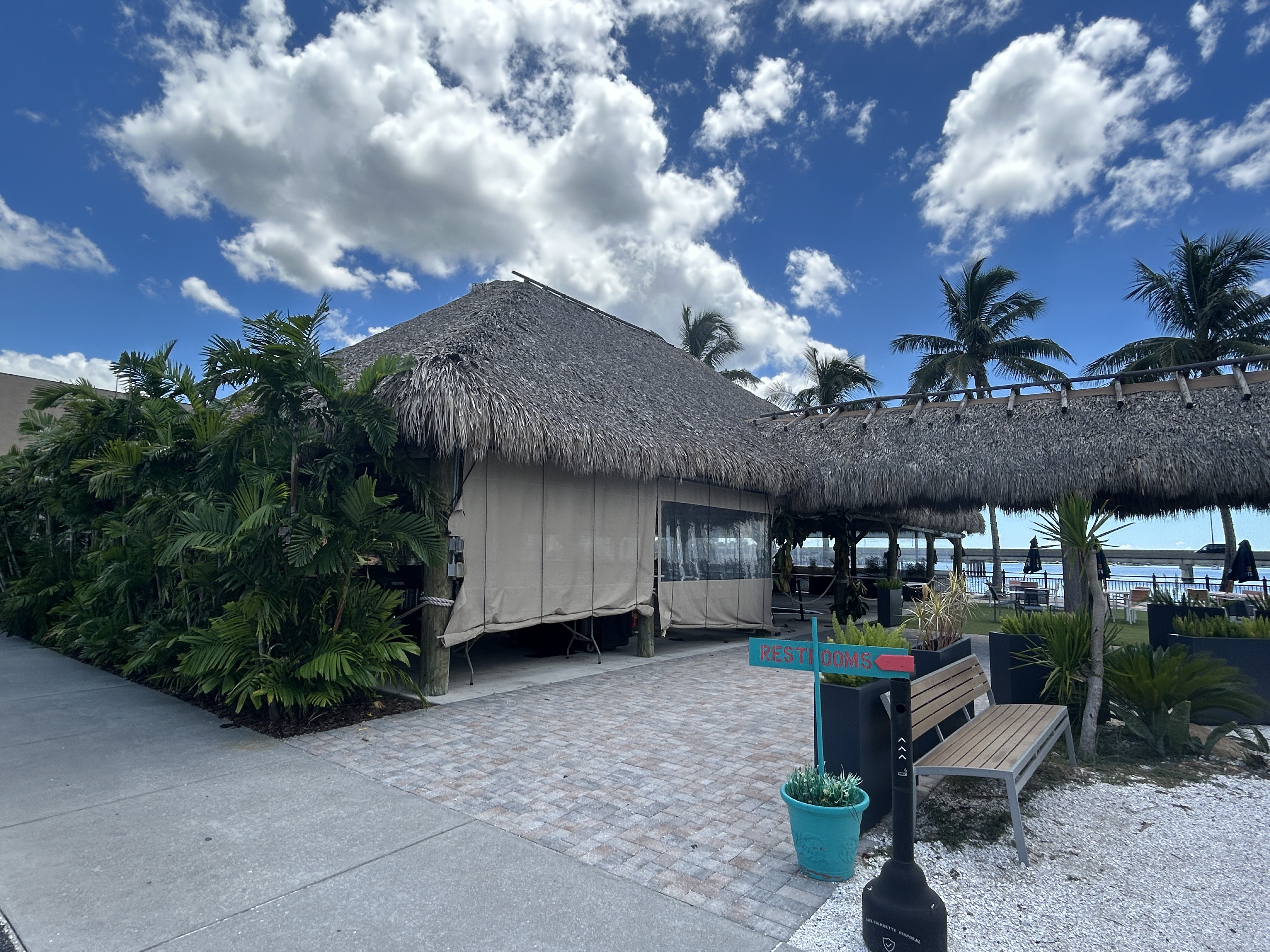 TTs tiki hut