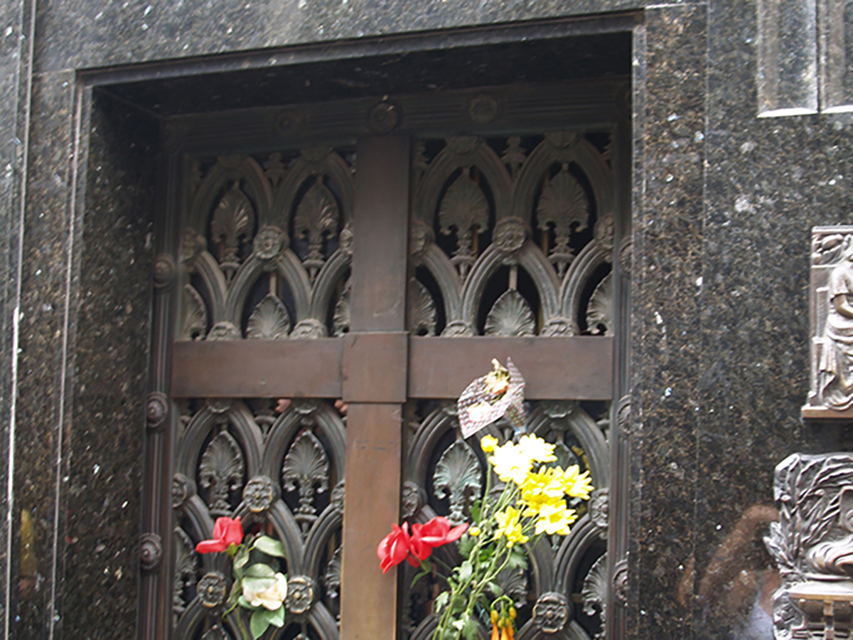 44 MOSOLEUM OF EVA PERONE