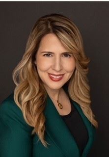 Maritza Gomez Headshot - Green