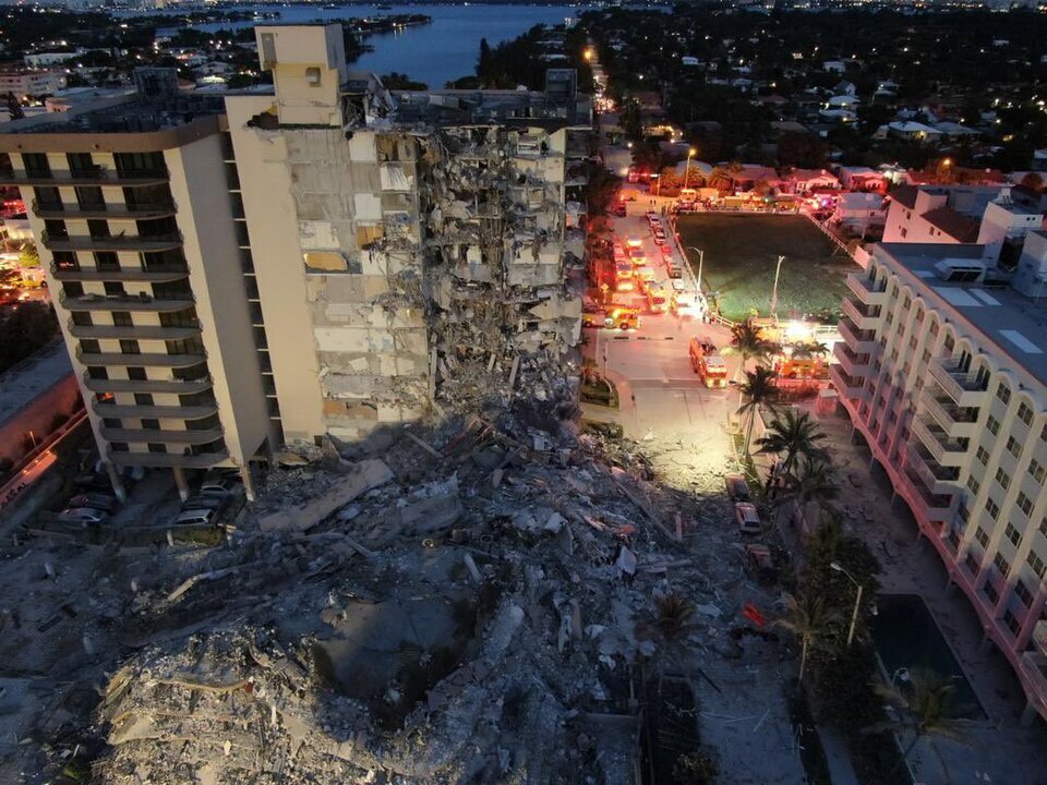Surfside_condominium_collapse_photo_from_Miami-Dade_Fire_Rescue_1.jpg