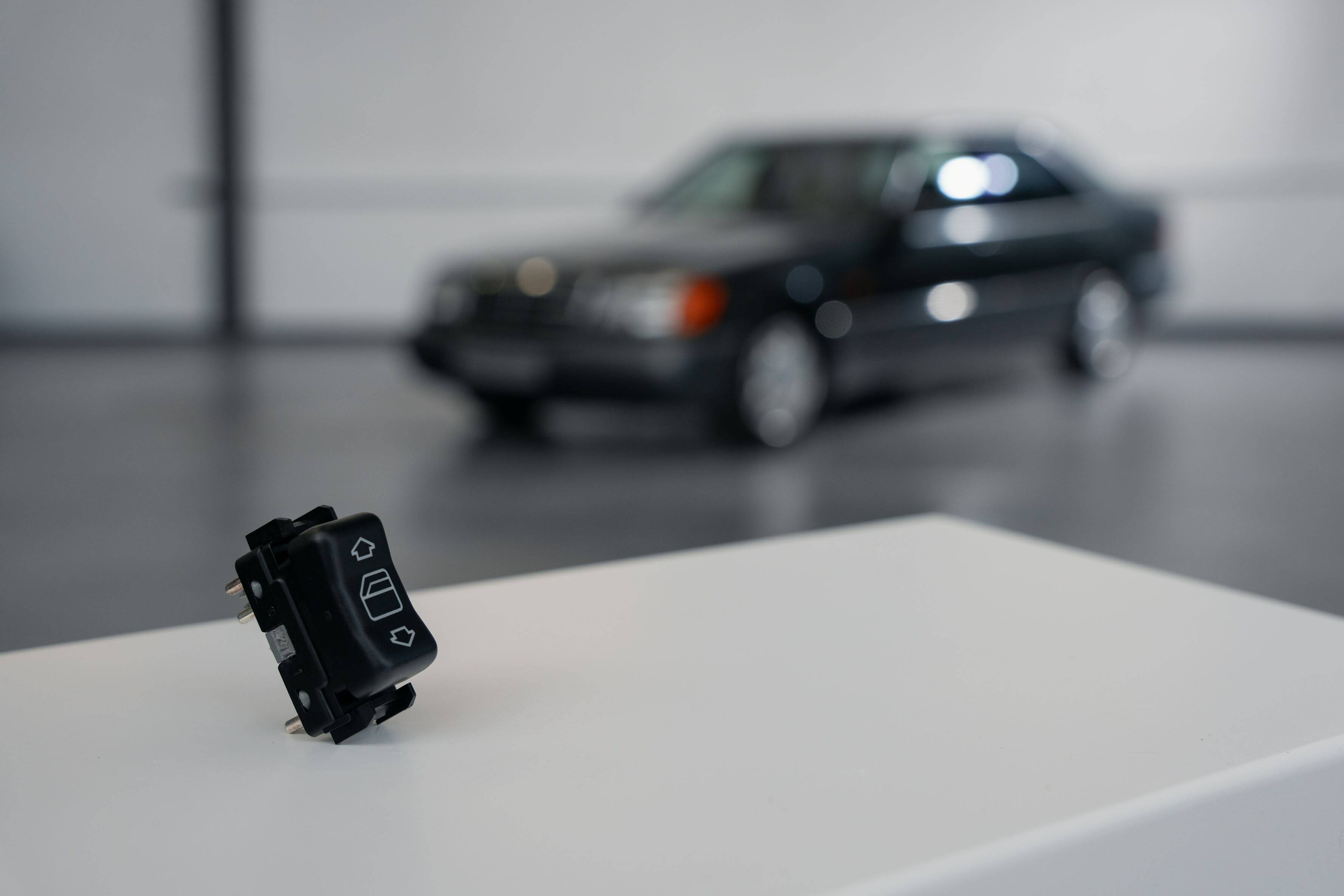Electric window lifter switch (left) for model series W 140