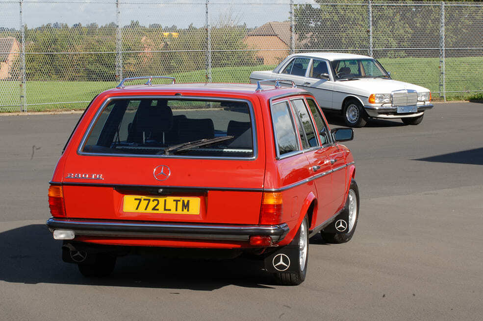 Red Mercedes-Benz W 123