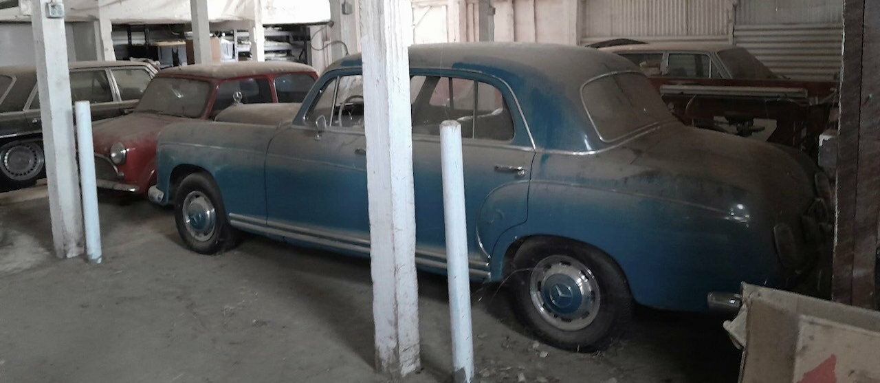 1957 220S interior details