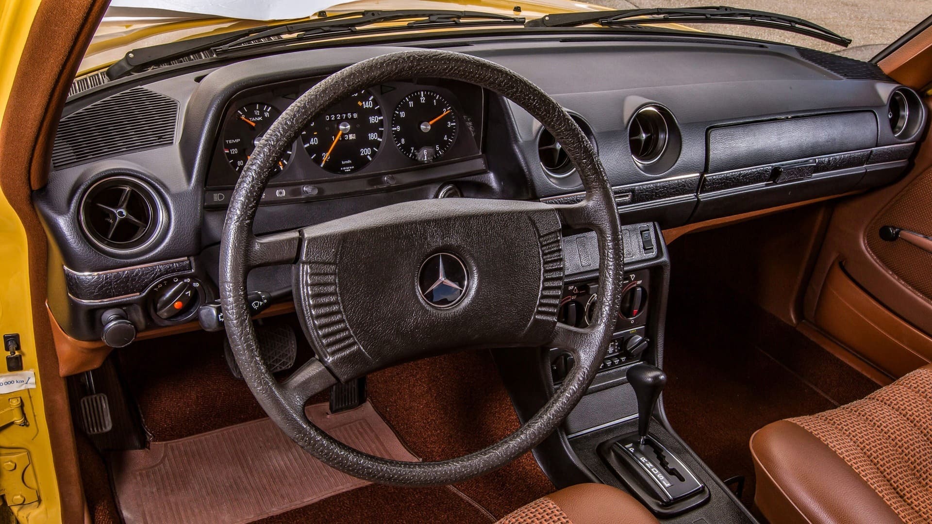 Mercedes-Benz W123 Interior
