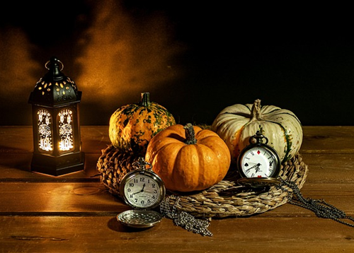 Clock and pumpkins 500pix
