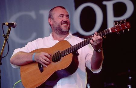 British folksinger Bob Fox at HTMA concert - cr JLeCroy