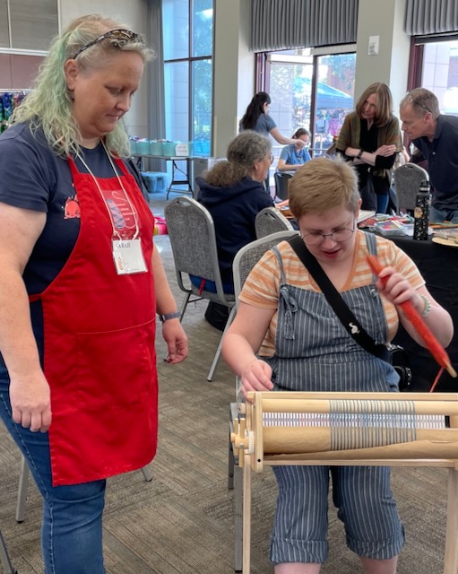 Sarah_rigid_heddle_demo