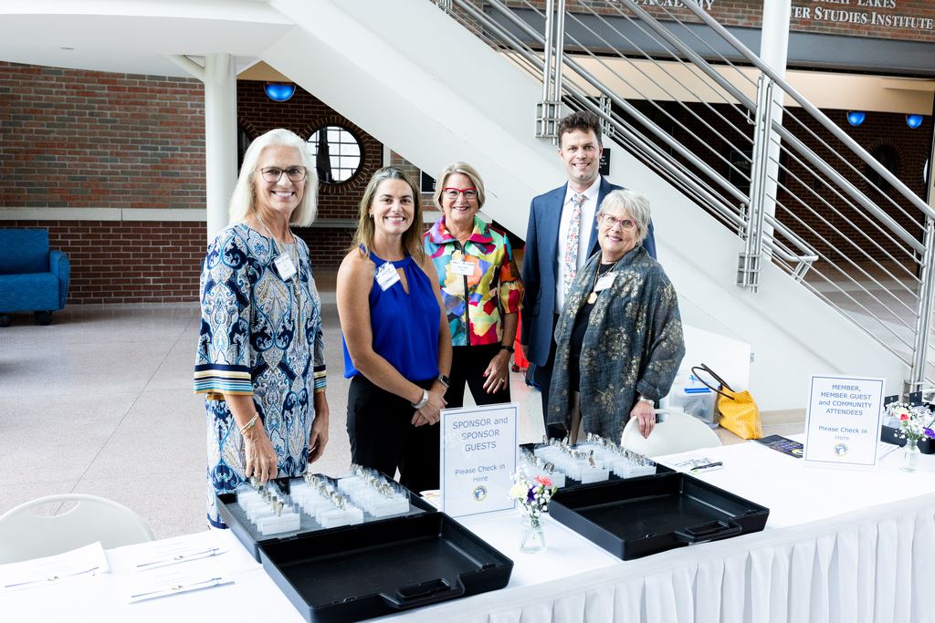 2025 dinner greeting table